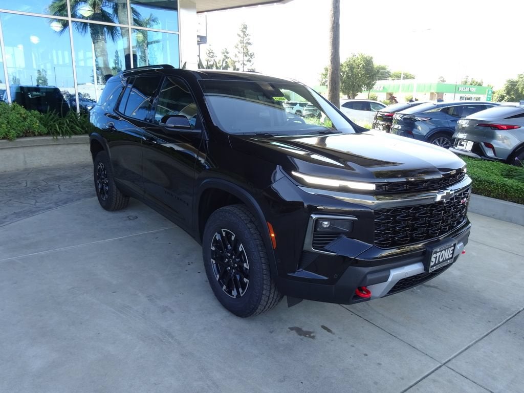 2026 Chevrolet Traverse Z71 in Mosaic Black Metallic — front three-quarter view