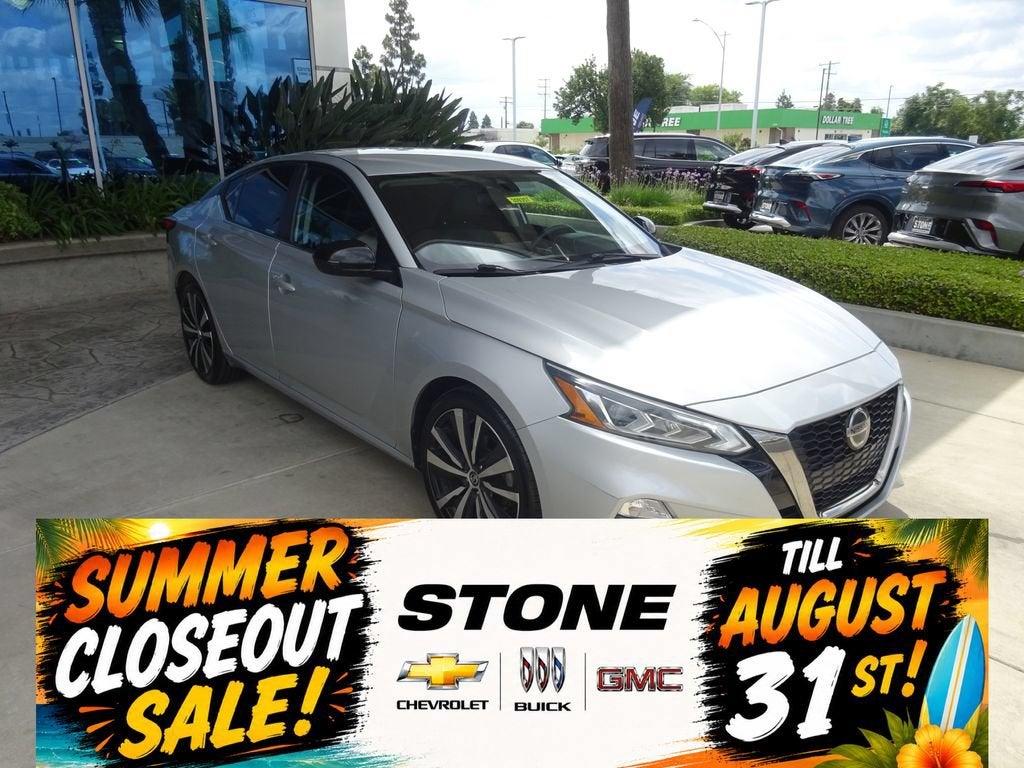2021 Nissan Altima SR FWD in Silver — front three-quarter view