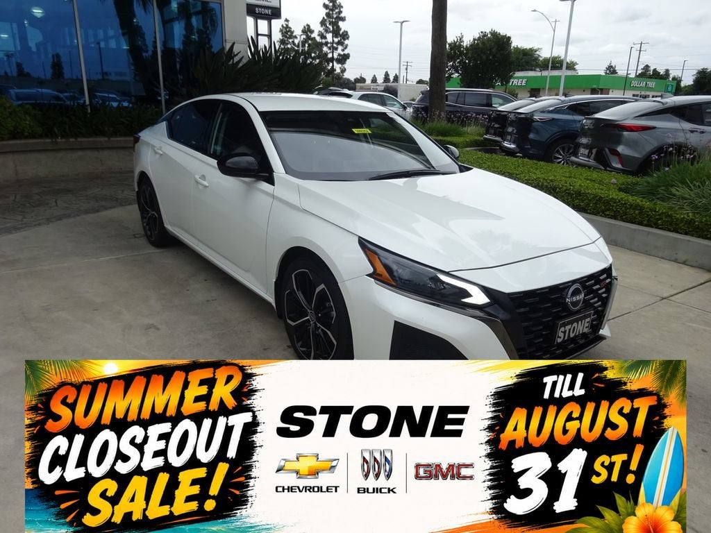 2023 Nissan Altima SR FWD in White — front three-quarter view
